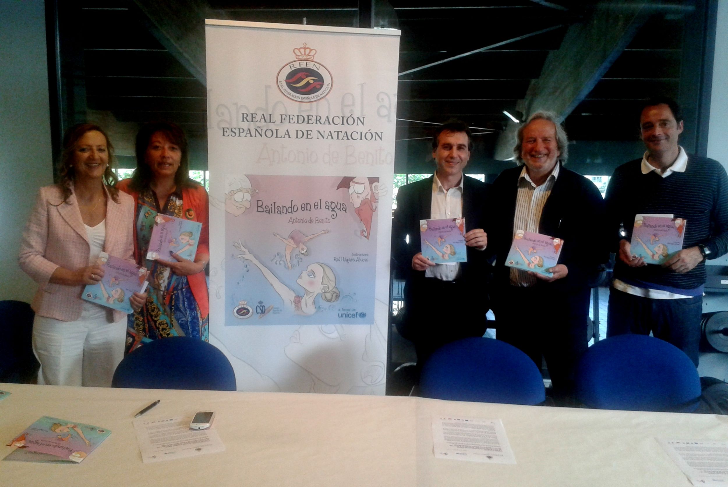 La RFEN presenta en Soria el cuento infantil de Natación Sincronizada 